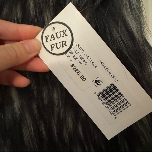 Via Spiga faux fur vest, NWT - Picture 5 of 5